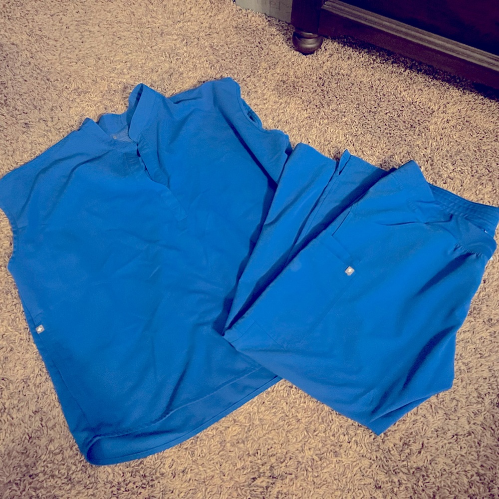 FIGS XXL scrub set